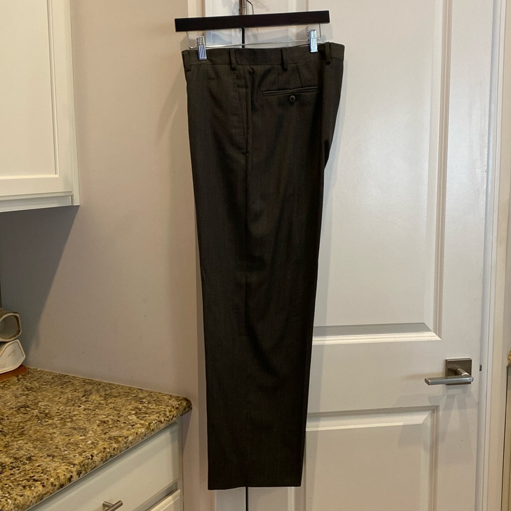 ZANELLA Men’s dark grey thin striped wool pants. Sz 38 waist and 28” inseam.